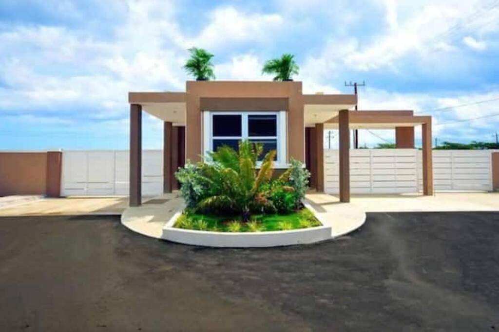 Snooze At Oceanpointe Vila Lucea Exterior foto