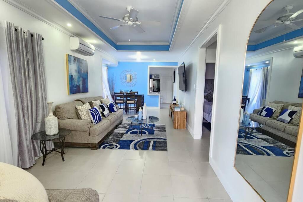 Snooze At Oceanpointe Vila Lucea Exterior foto