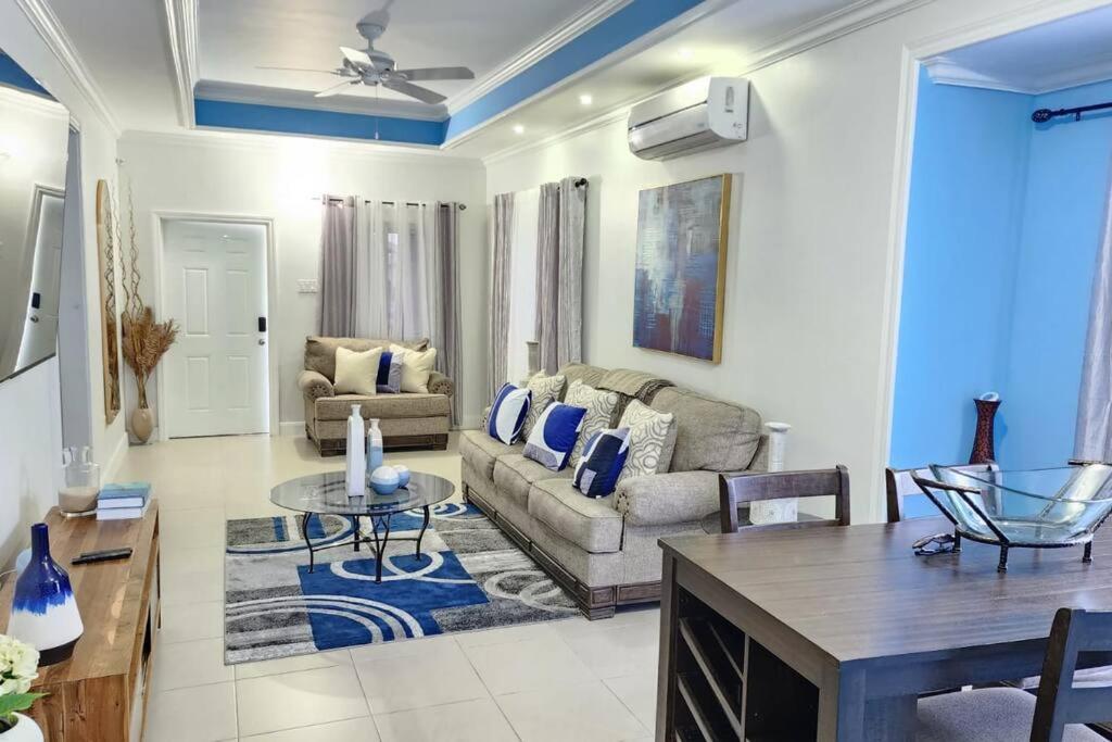 Snooze At Oceanpointe Vila Lucea Exterior foto
